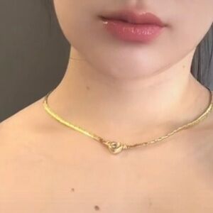 Meet your Posher, Carla